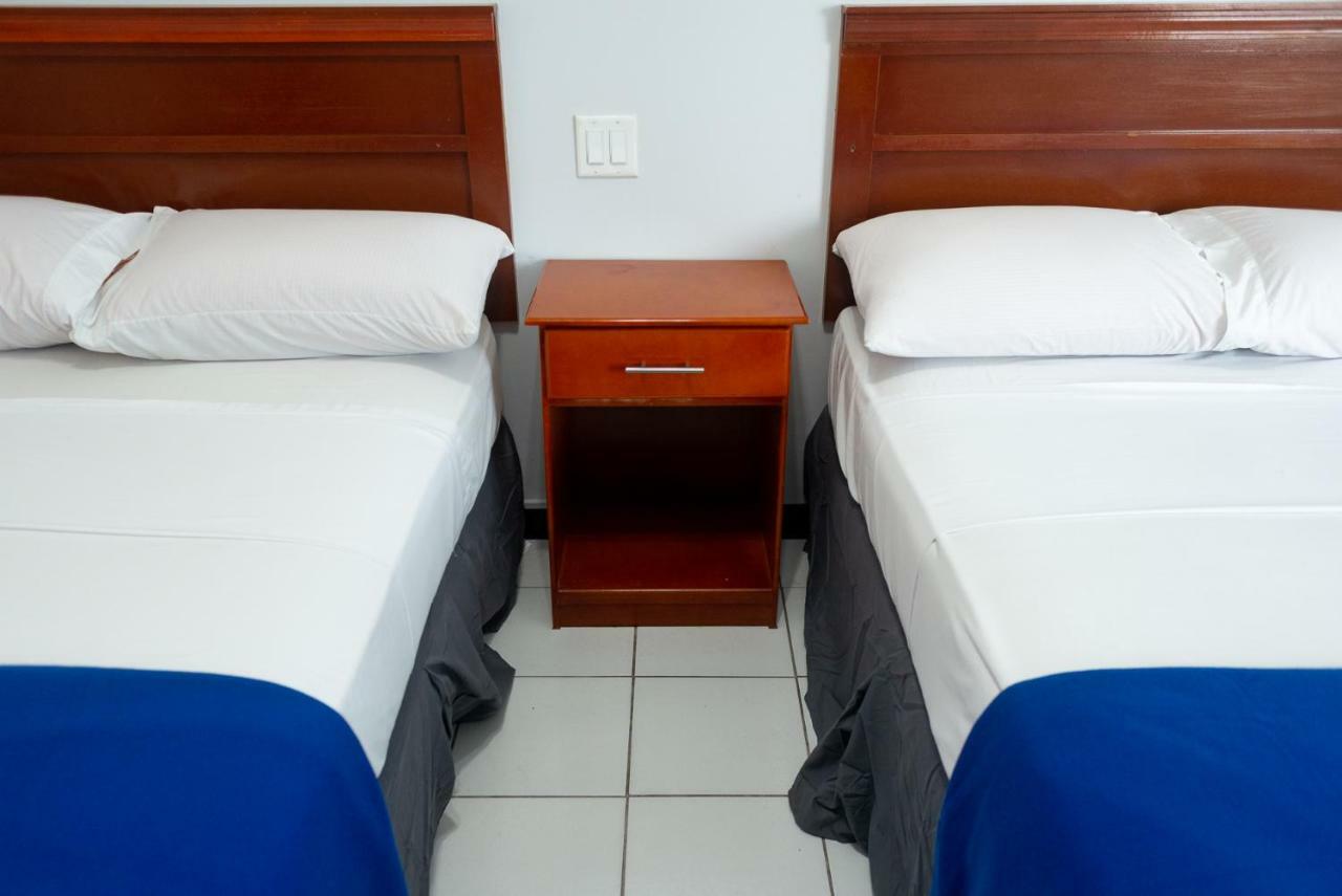 Status Hotel Джорджтаун Екстериор снимка